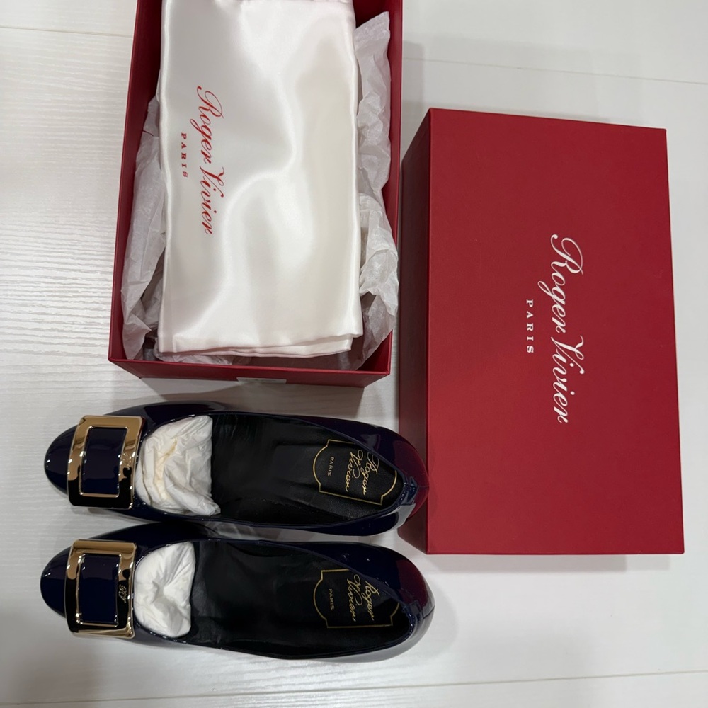 Roger Vivier Black Heels Sophisticated Elegance